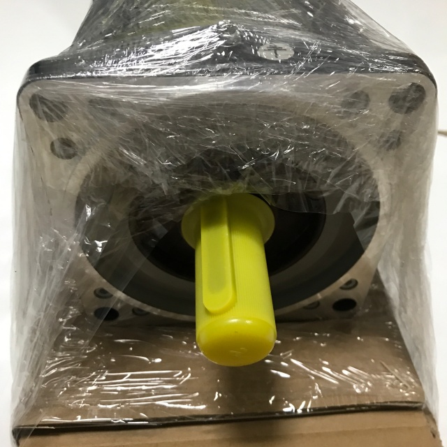 Schneider servo motor SH140 30200 0 1 00 00 00 10 00