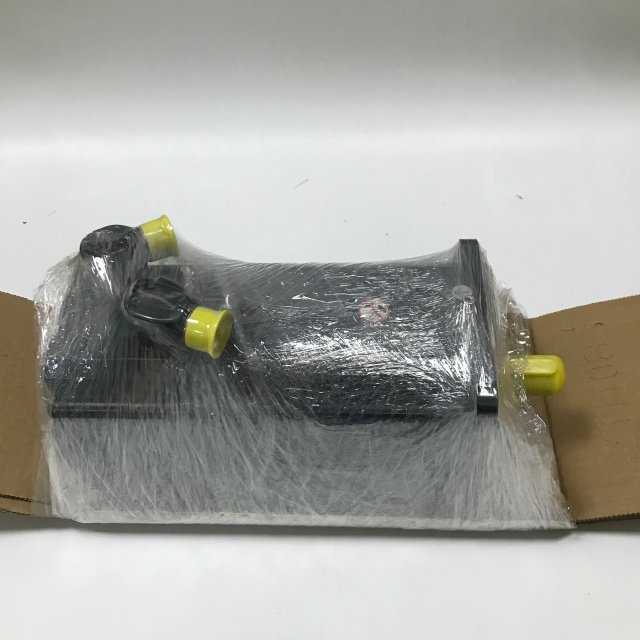 Schneider servo motor SH31402P02A2000
