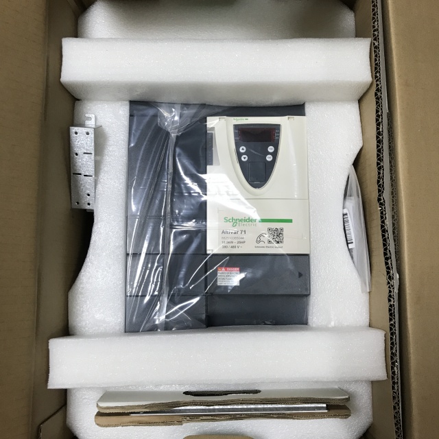 Schneider frequency converter ATV71HD18N4Z