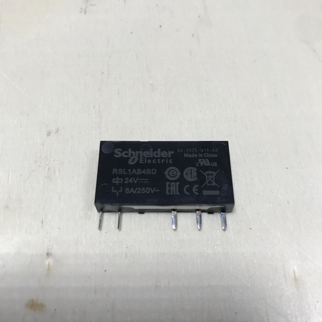 Schneider power relay RSL1AB4BD