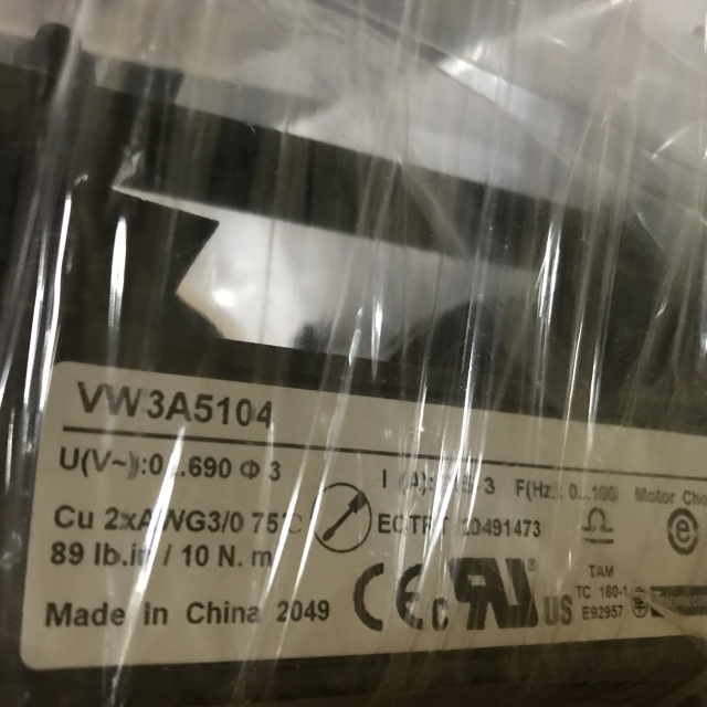 Schneider Electric motor reactor VW3A5104