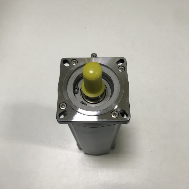 Schneider servo motor SH070 60030 0 1 00 00 00 10 00