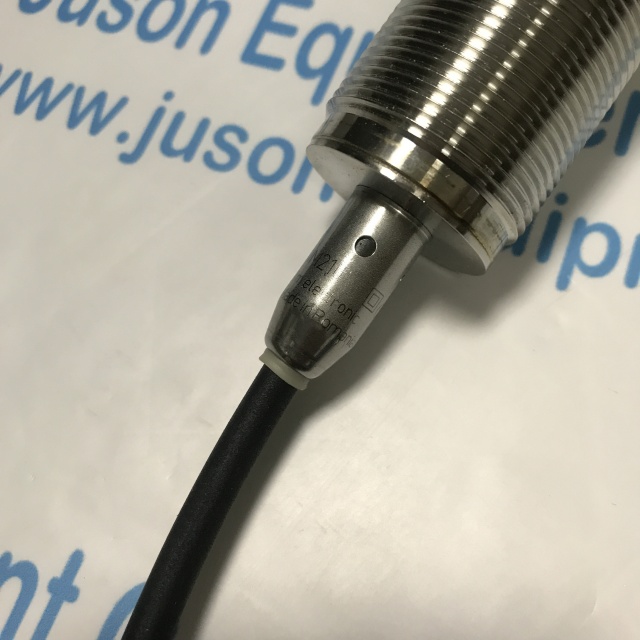 IFM Inductive proximity switch IIM210
