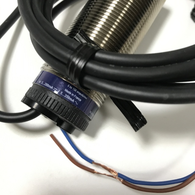 Schneider Proximity switch sensor XSAV11801