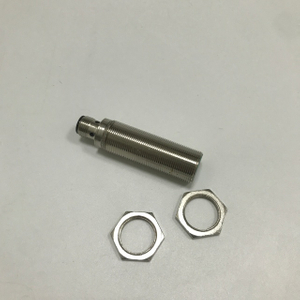 PEPPERL+FUCHS 3-pin proximity switch NBB5-18GM60-WO-V12