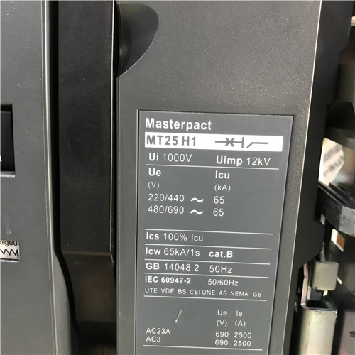 Schneider MT25H1 micrologic 2.0 2500A draw-out type 3P breaker 