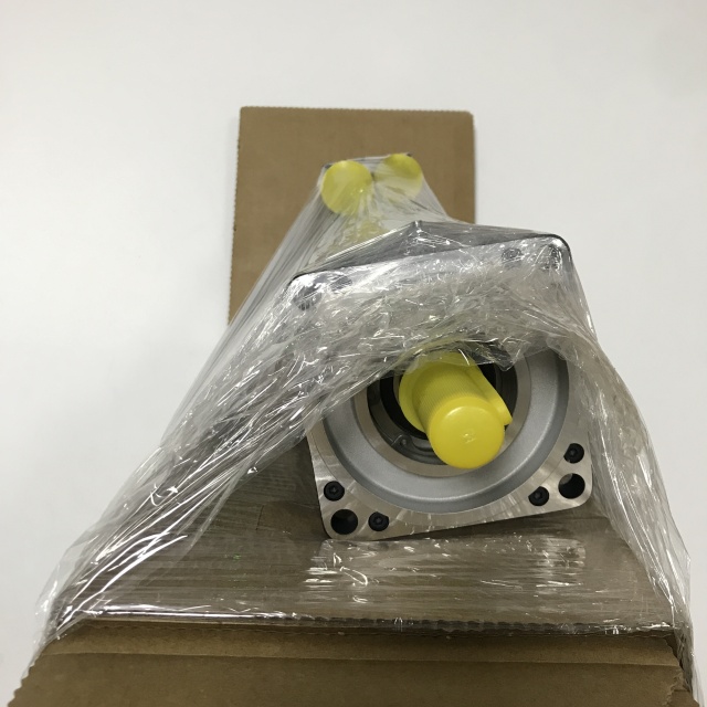 Schneider servo motor SH31003P12F2000