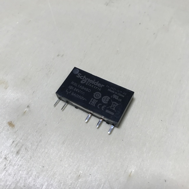 Schneider power relay RSL1AB4BD