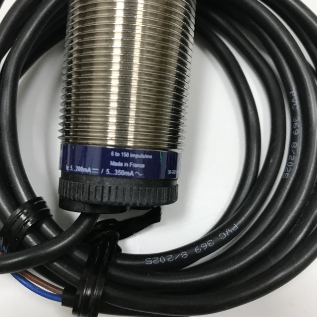 Schneider proximity switch XSA-V11801