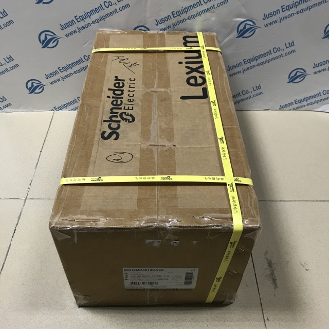 Schneider servo motor BCH2MR4513CA6C