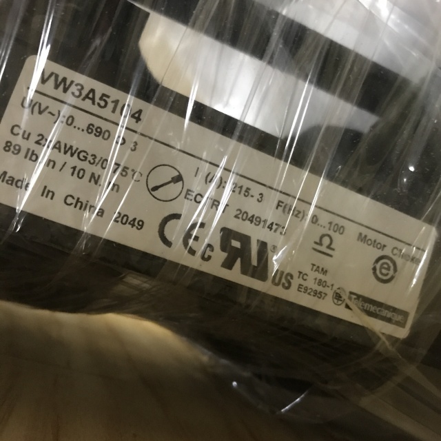 Schneider Electric motor reactor VW3A5104