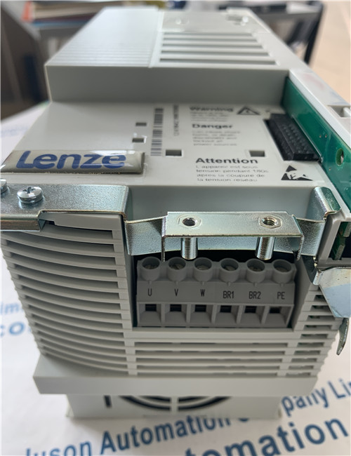 Lenze E82EV402K4C Frequency converter