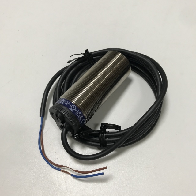 Schneider Proximity switch sensor XSAV11801