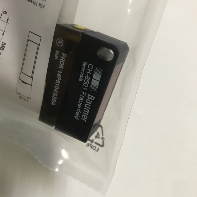 Baumer photoelectric switch FHDK 14P5104 S35A