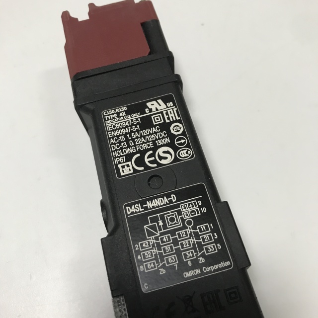 OMRON Electromagnetic locking safety door switch D4SL-N4NDA-D