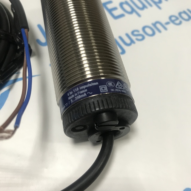 Schneider proximity switch XSA-V11801