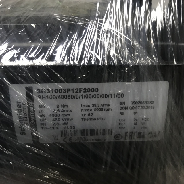 Schneider servo motor SH31003P12F2000