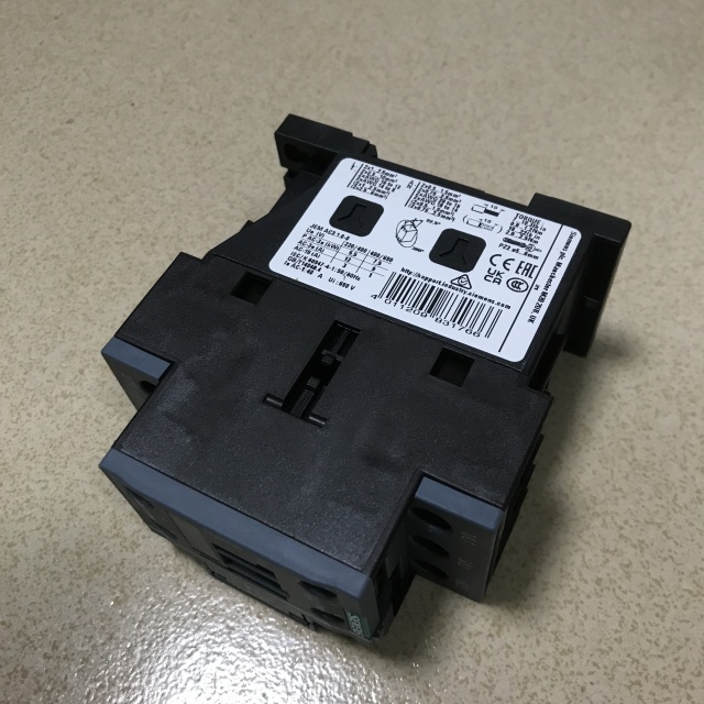 SIEMENS contactor 3RT2024-1AP00