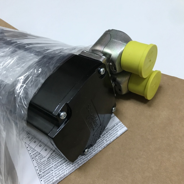 Schneider servo motor SH30701P01A2000