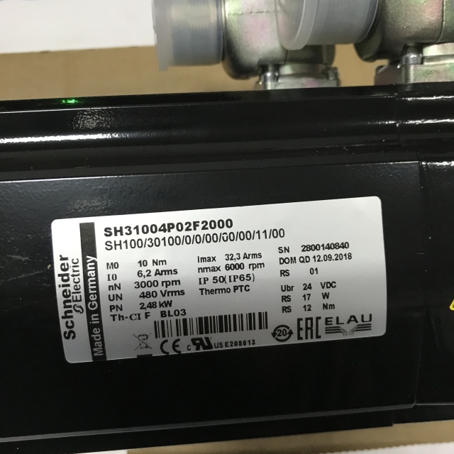 Schneider servo motor SH100 30100 0 0 00 00 00 11 00
