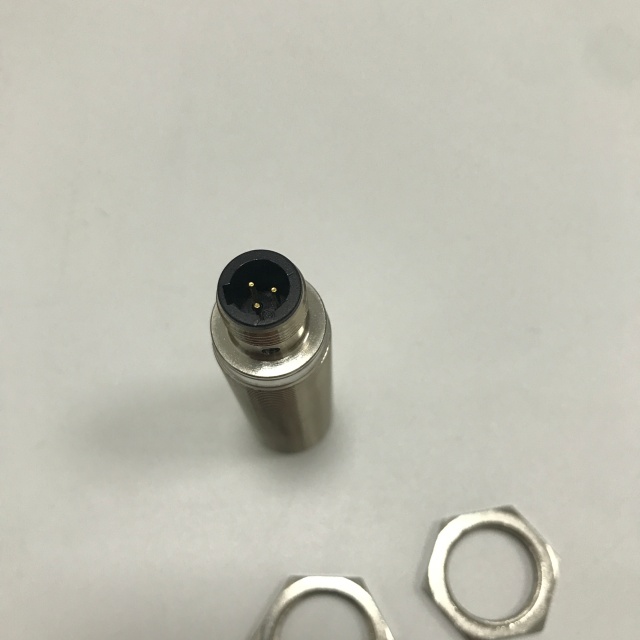 PEPPERL+FUCHS 3-pin proximity switch NBB5-18GM60-WO-V12